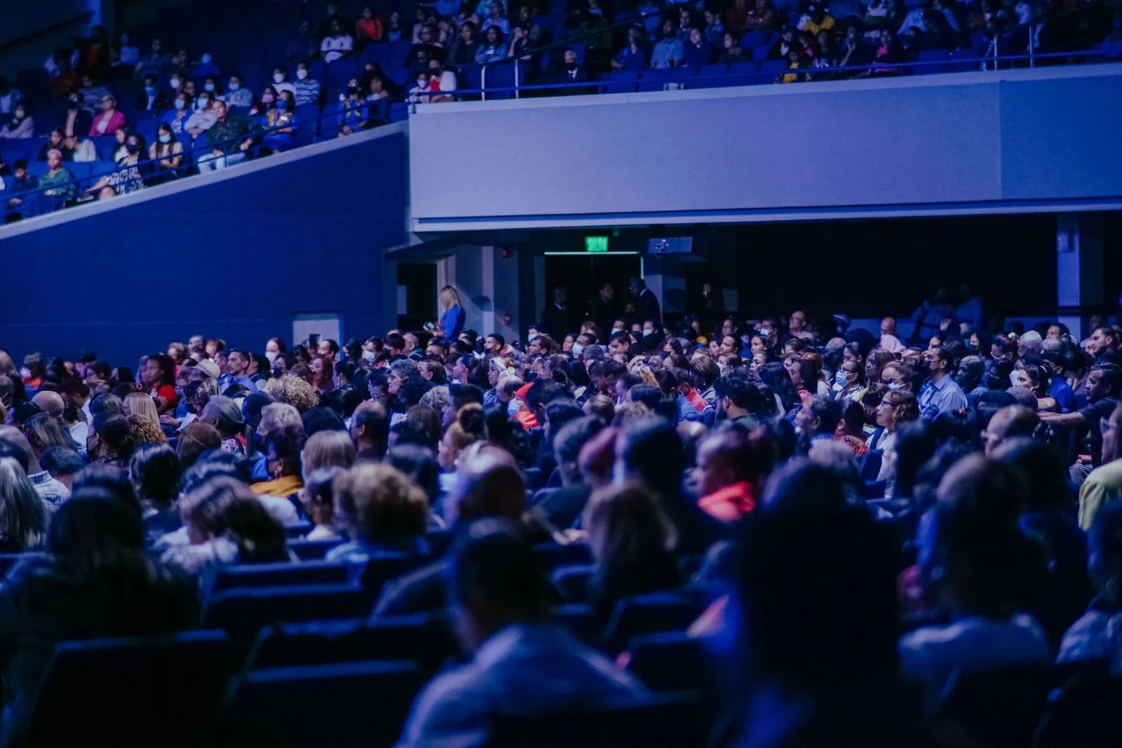 Un auditorium comble pendant une conférence